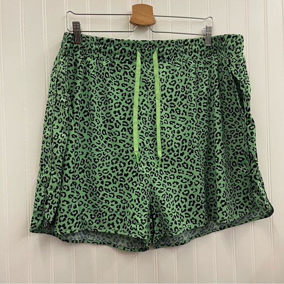 NWT BuffBunny Flo Short V2 in Green Leopard Print Sz XL - Picture 1 of 7